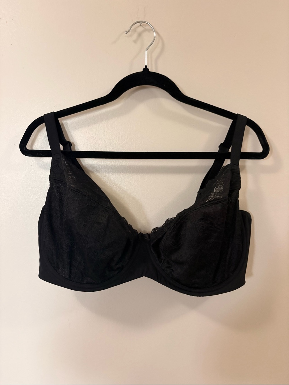 Supportive Black Lace Underwire Bra with Adjustable Straps 40I